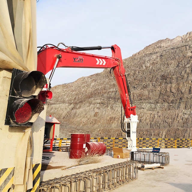 Pedestal Boom Rockbreaker