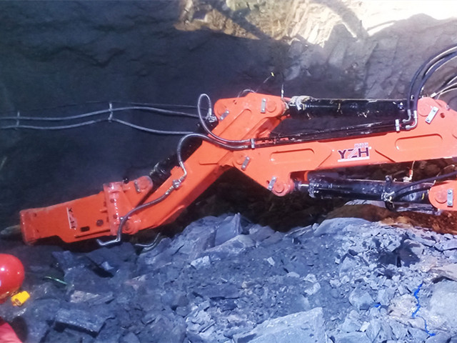 Rockbreaker Boom System Is Used For Primary Crushing Of Aggregate On Grizzly Screen