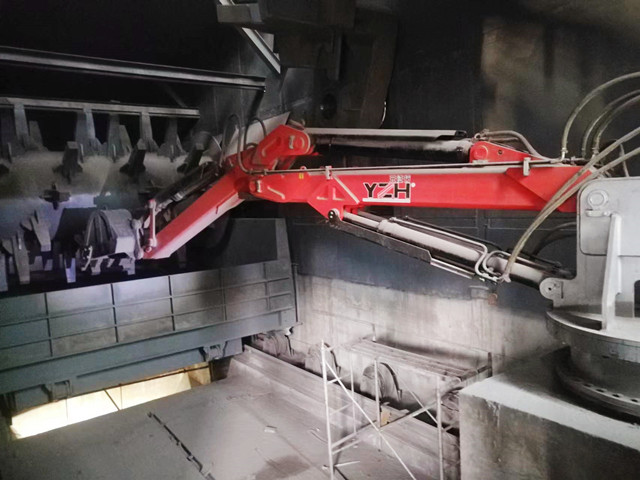 YZH Fixed Manipulator Grab and Crush Ultra-high Temperature Steel Slag In The Steel Plant