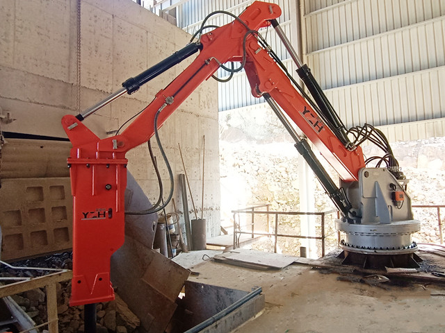 Rock Breaker System Releasing Of Jaw Crusher Clogged