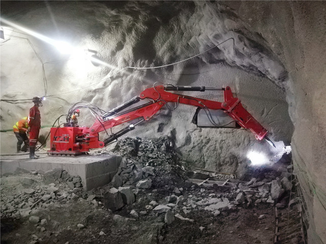 Rockbreakers Boom System Break Oversized Boulders For Underground Mine