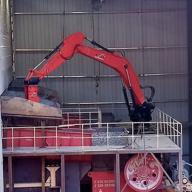 YZH WHC860 Breaker Booms