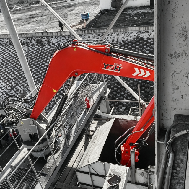 Pedestal Rockbreaker Boom